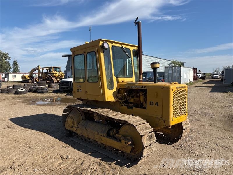 CAT D4 Kāpurķēžu buldozeri
