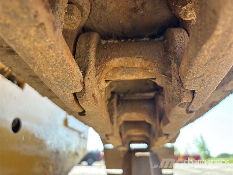 CAT D4 Kāpurķēžu buldozeri