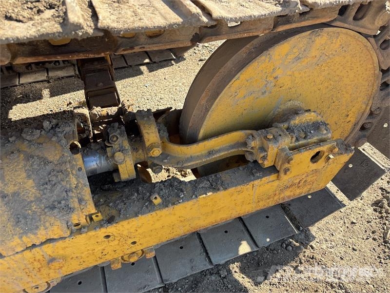 CAT D4 Kāpurķēžu buldozeri