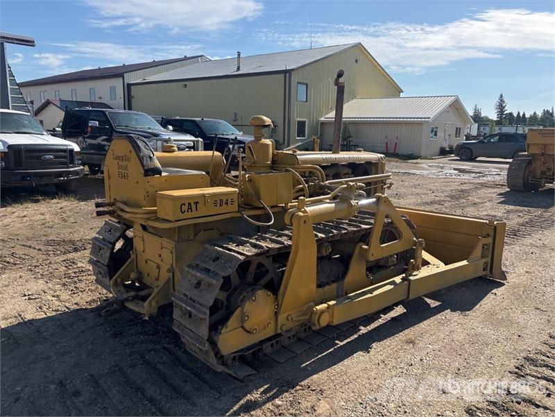 CAT D4 Kāpurķēžu buldozeri