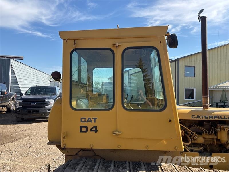 CAT D4 Kāpurķēžu buldozeri
