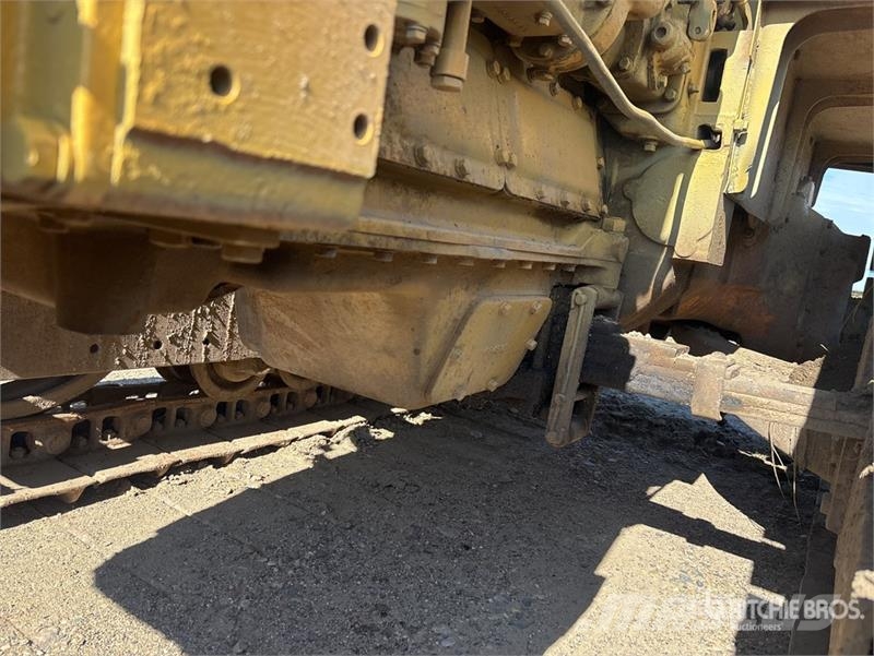 CAT D4 Kāpurķēžu buldozeri