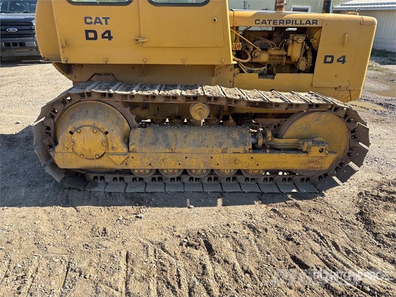 CAT D4 Kāpurķēžu buldozeri
