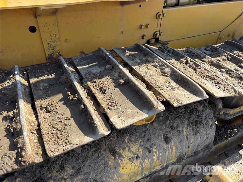 CAT D4 Kāpurķēžu buldozeri