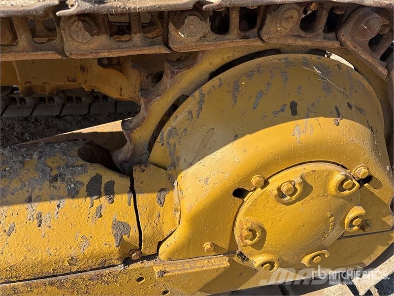 CAT D4 Kāpurķēžu buldozeri