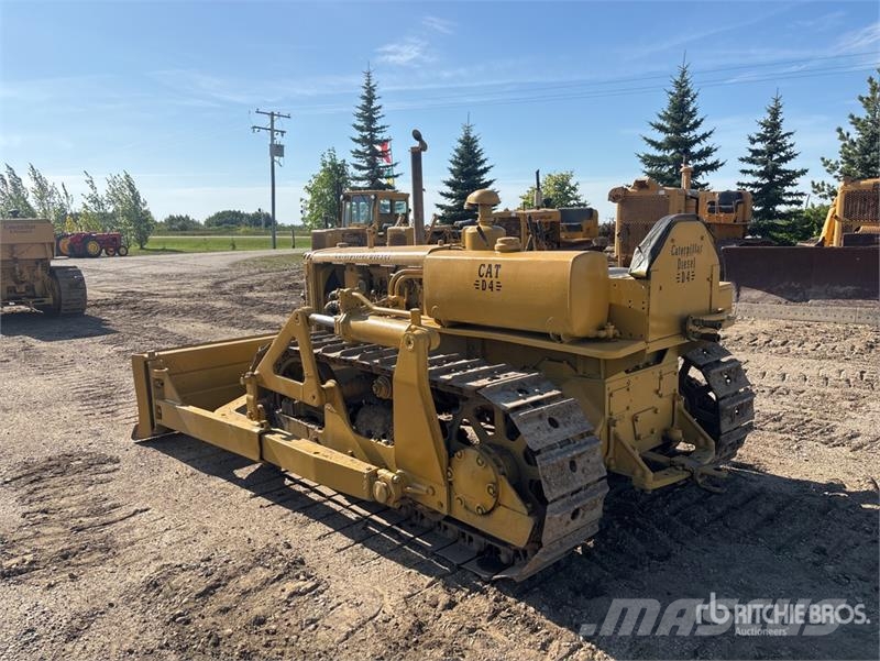 CAT D4 Kāpurķēžu buldozeri