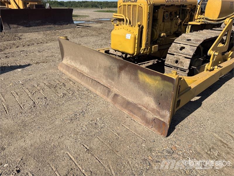 CAT D4 Kāpurķēžu buldozeri