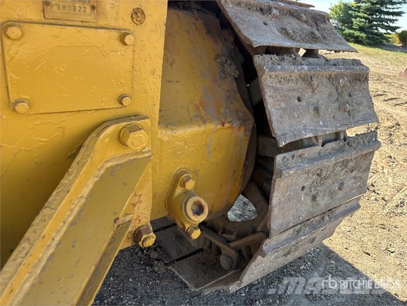 CAT D4 Kāpurķēžu buldozeri