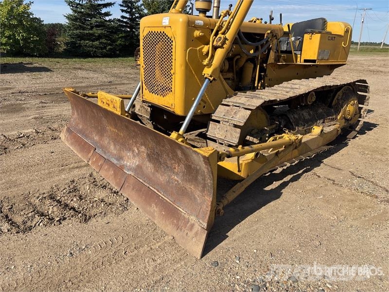 CAT D4 Kāpurķēžu buldozeri
