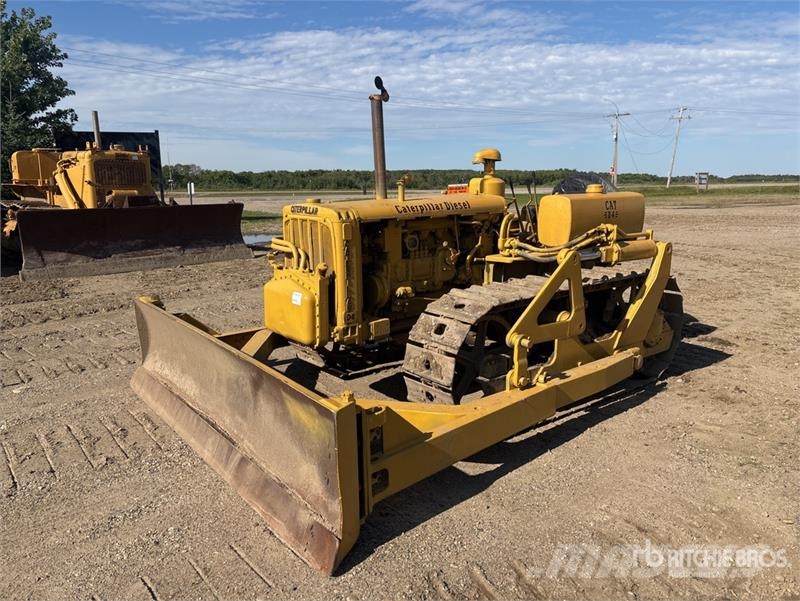 CAT D4 Kāpurķēžu buldozeri