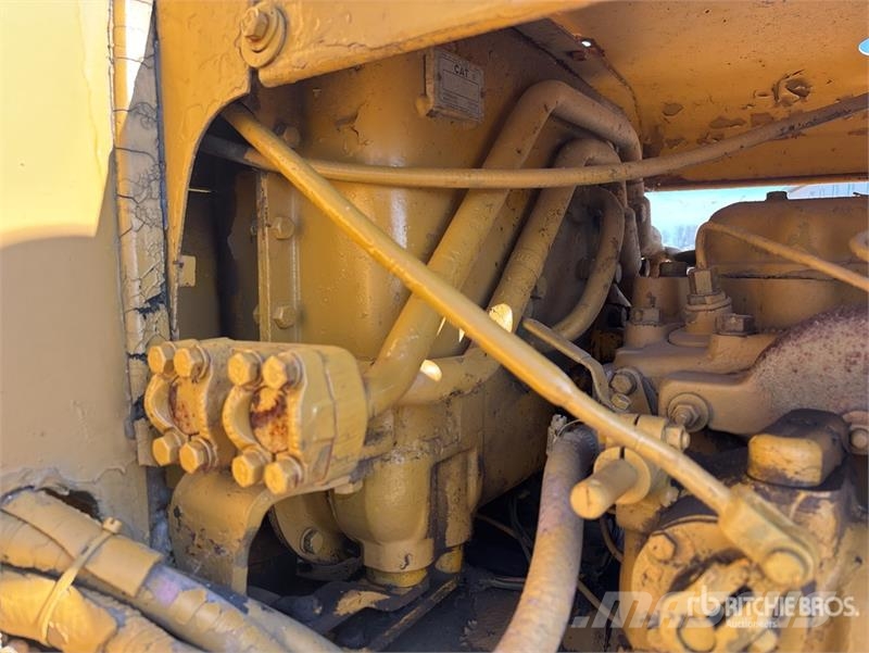 CAT D4 Kāpurķēžu buldozeri
