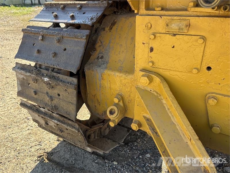 CAT D4 Kāpurķēžu buldozeri