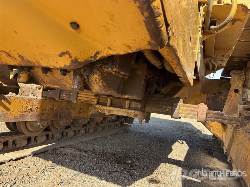 CAT D4 Kāpurķēžu buldozeri
