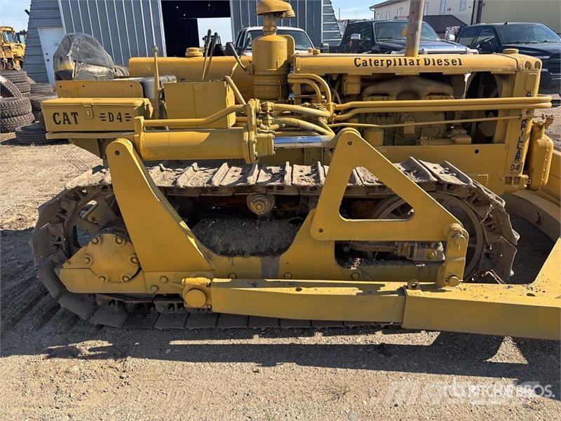 CAT D4 Kāpurķēžu buldozeri