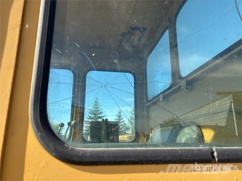 CAT D4 Kāpurķēžu buldozeri