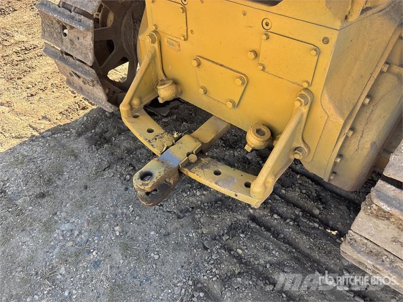 CAT D4 Kāpurķēžu buldozeri