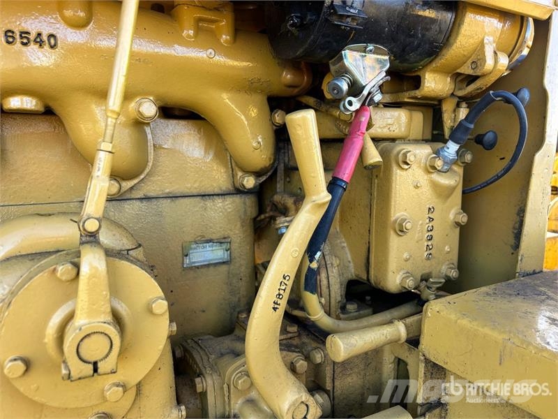 CAT D4 7U Crawler Dozer ブルドーザー