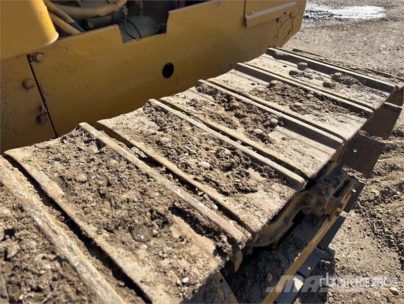 CAT D4C Crawler Dozer بلدوزرات مجنزرة