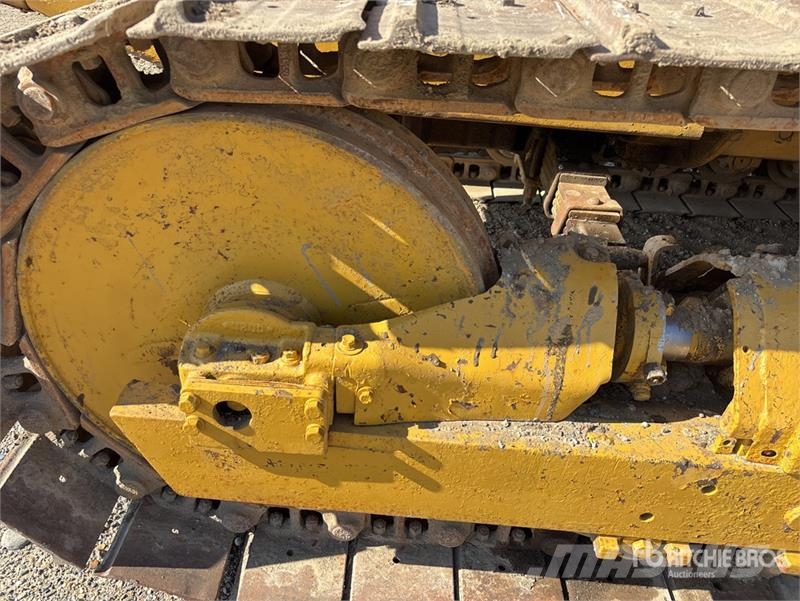 CAT D4C Crawler Dozer بلدوزرات مجنزرة