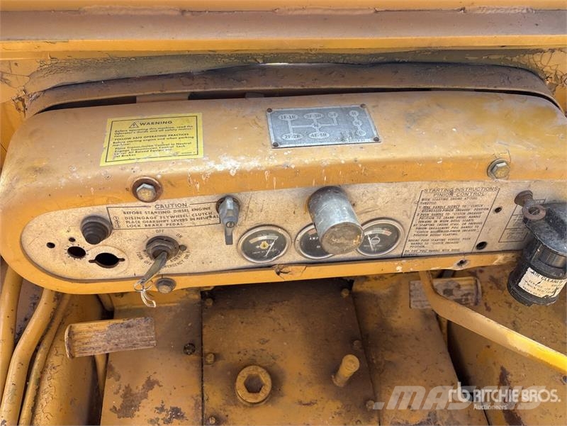 CAT D4C Crawler Dozer بلدوزرات مجنزرة