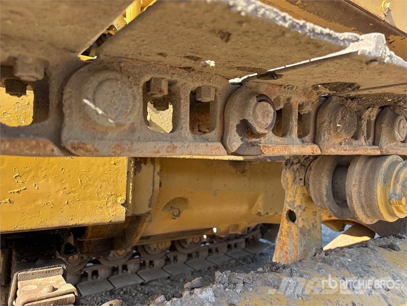 CAT D4C Crawler Dozer بلدوزرات مجنزرة