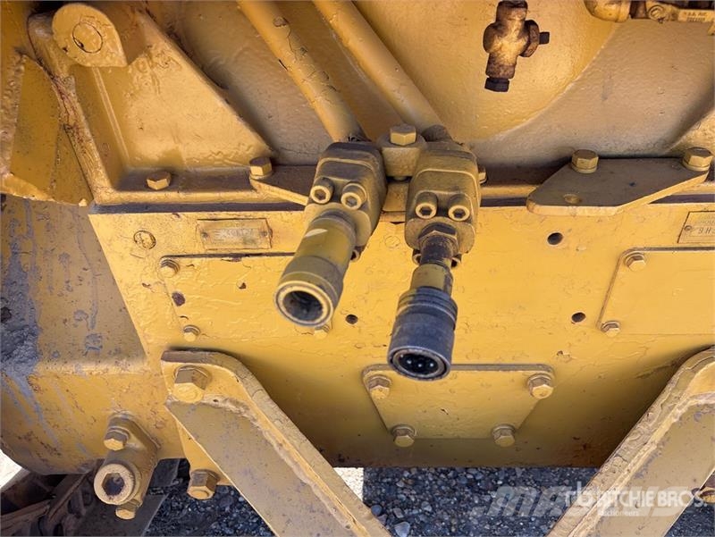 CAT D4C Crawler Dozer بلدوزرات مجنزرة