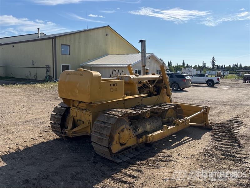 CAT D4D Crawler Dozer بلدوزرات مجنزرة