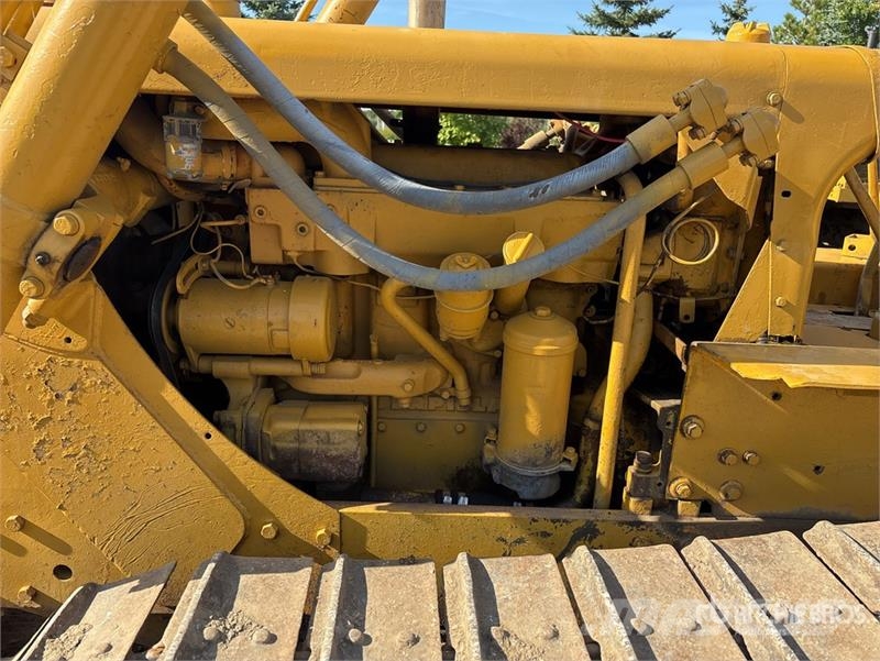 CAT D4D Crawler Dozer بلدوزرات مجنزرة