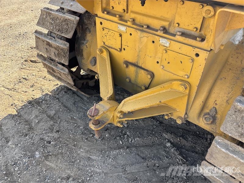 CAT D4D Crawler Dozer بلدوزرات مجنزرة