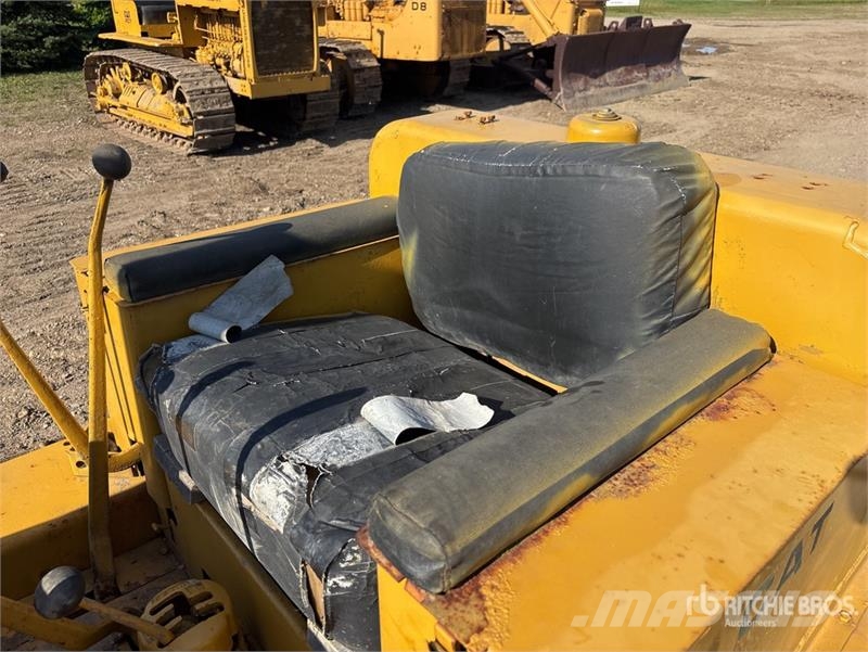 CAT D4D Crawler Dozer بلدوزرات مجنزرة