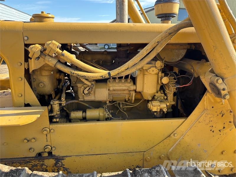 CAT D4D Crawler Dozer بلدوزرات مجنزرة