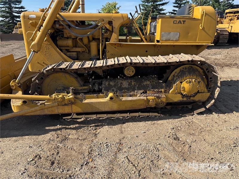 CAT D4D Crawler Dozer بلدوزرات مجنزرة