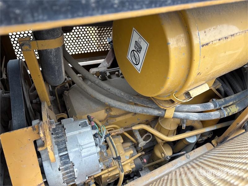 CAT D5M LGP Pipelayer w/ Midwestern M540 Conversion Cauruļvadu buldozeri