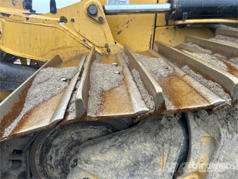 CAT D6 XE 履帶推土機