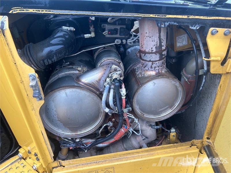 CAT D6 XE 履帶推土機