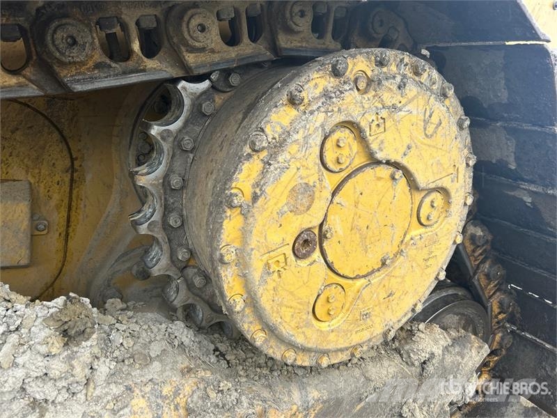 CAT D6 XE 履帶推土機