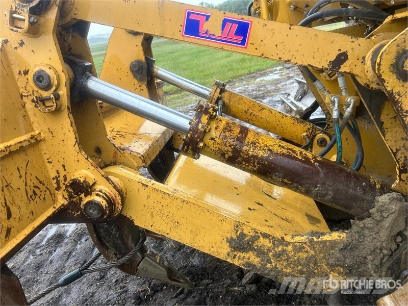 CAT D6 XE 履帶推土機