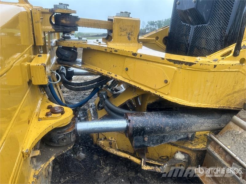 CAT D6 XE 履帶推土機