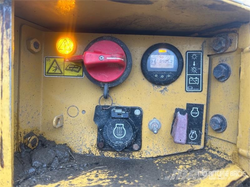 CAT D6 XE 履帶推土機