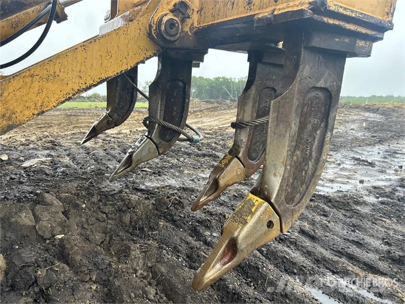 CAT D6 XE 履帶推土機