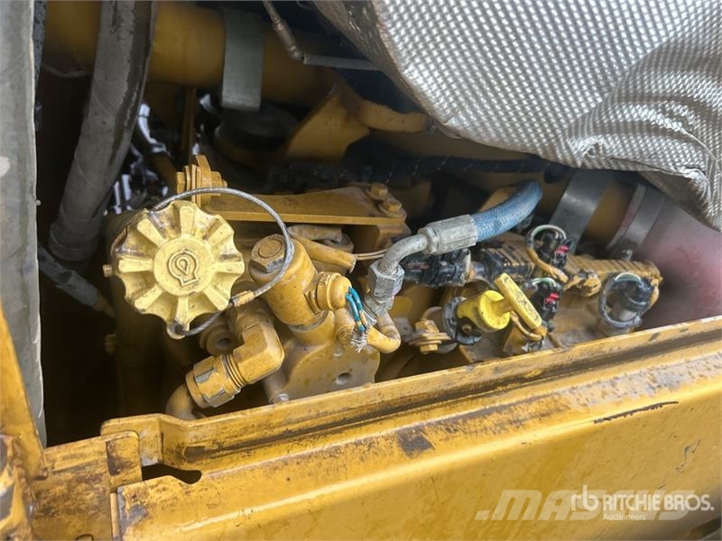 CAT D6 XE 履帶推土機