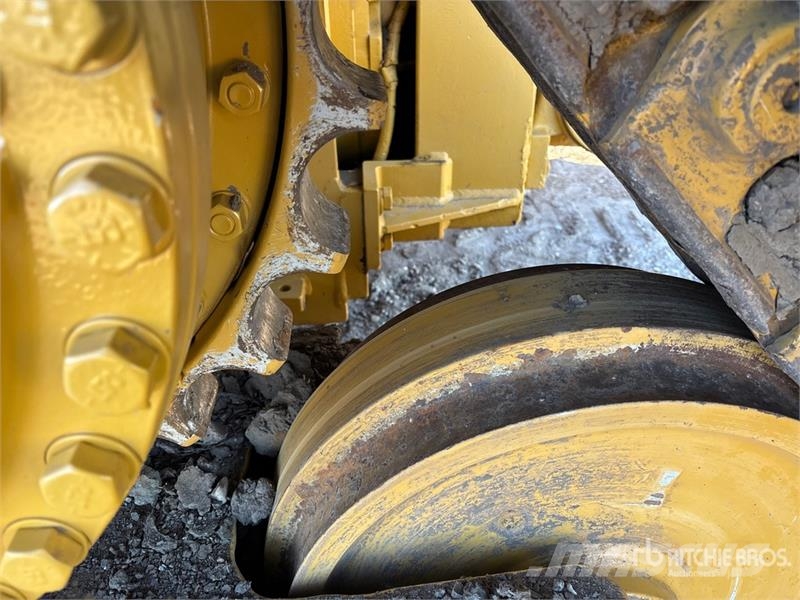 CAT D6R XL Series II Crawler dozers