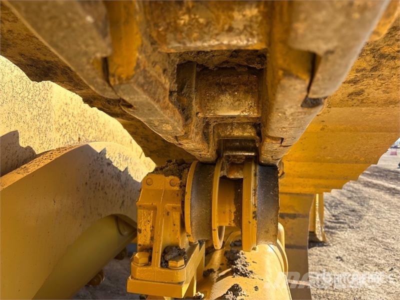 CAT D6R XL Series II Crawler dozers