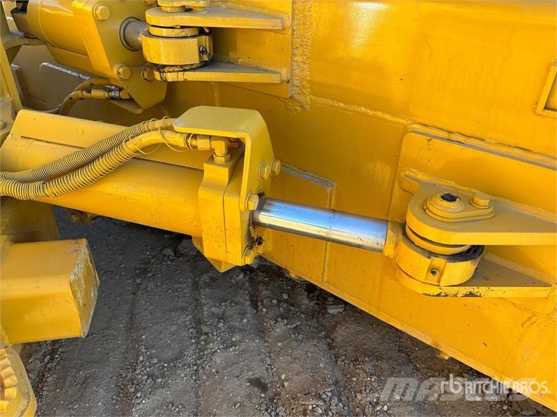 CAT D6R XL Series II Crawler dozers