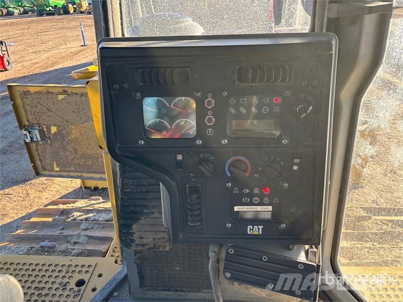 CAT D6R XL Series II Crawler dozers