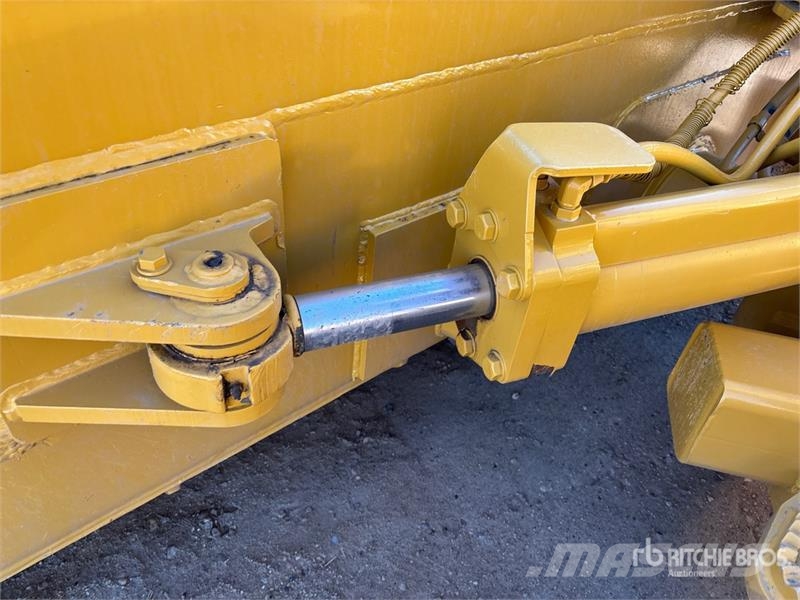 CAT D6R XL Series II Crawler dozers