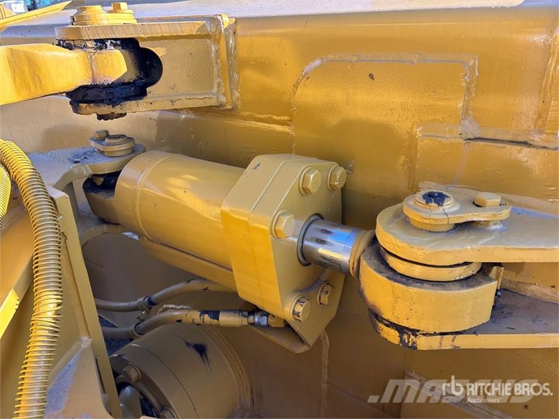 CAT D6R XL Series II Crawler dozers