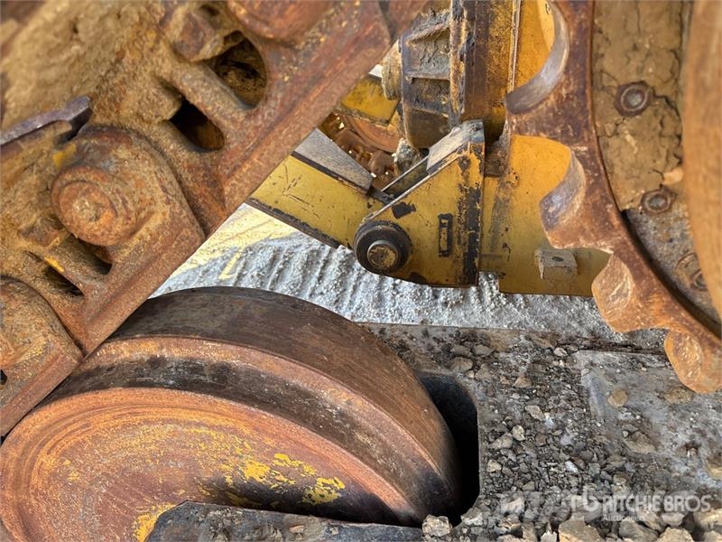 CAT D6T LGP Crawler Dozer (Inoperable) Buldožeri gusjeničari