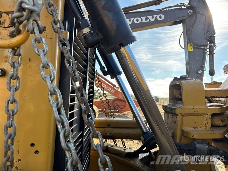 CAT D6T LGP Crawler Dozer (Inoperable) Buldožeri gusjeničari