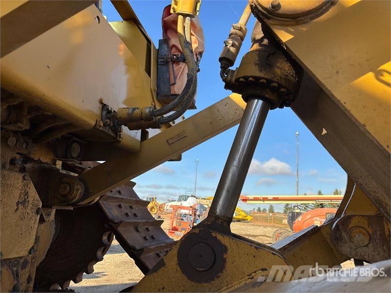 CAT D6T LGP Crawler Dozer (Inoperable) Buldožeri gusjeničari